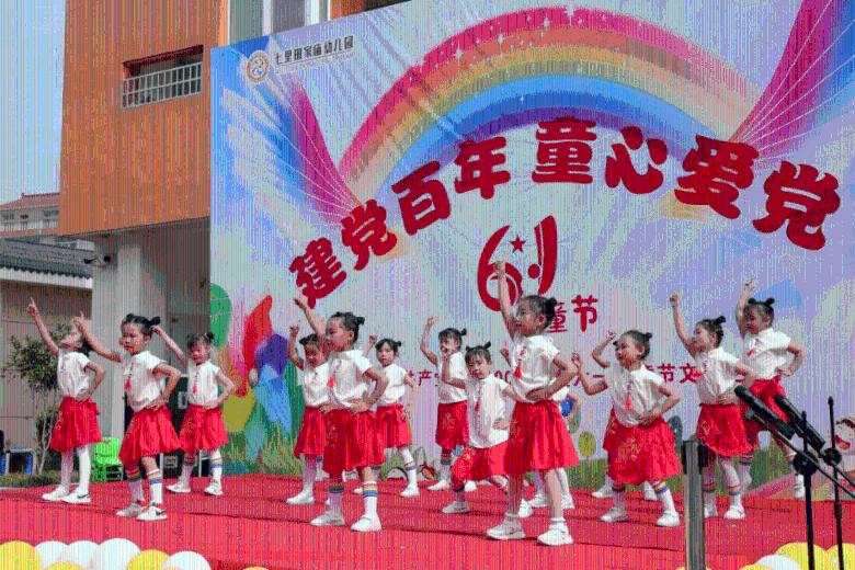 逃离黑与白的房间