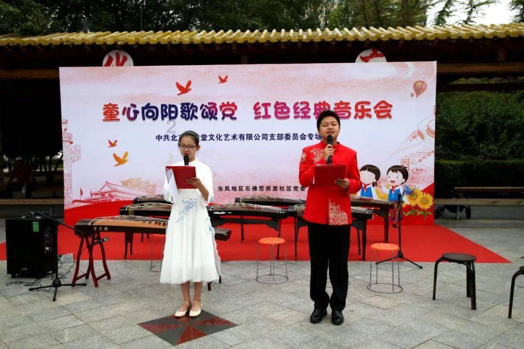 老兵隐藏身份71年，一枚勋章暴露其身份，部队开6台坦克迎接