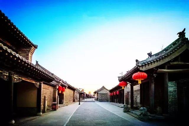 幕后功臣！张本智和跳到中国教练身上激情庆祝，弃用父亲挖角好友